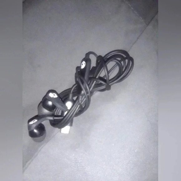 Skull candy wired earbuds w/C cord - Picture 3 of 7